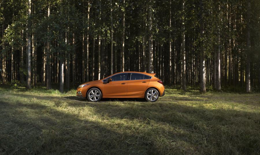  Chevrolet Cruze Premier RS Hatchback 2016 года  (NA) (фото 13 из 16)